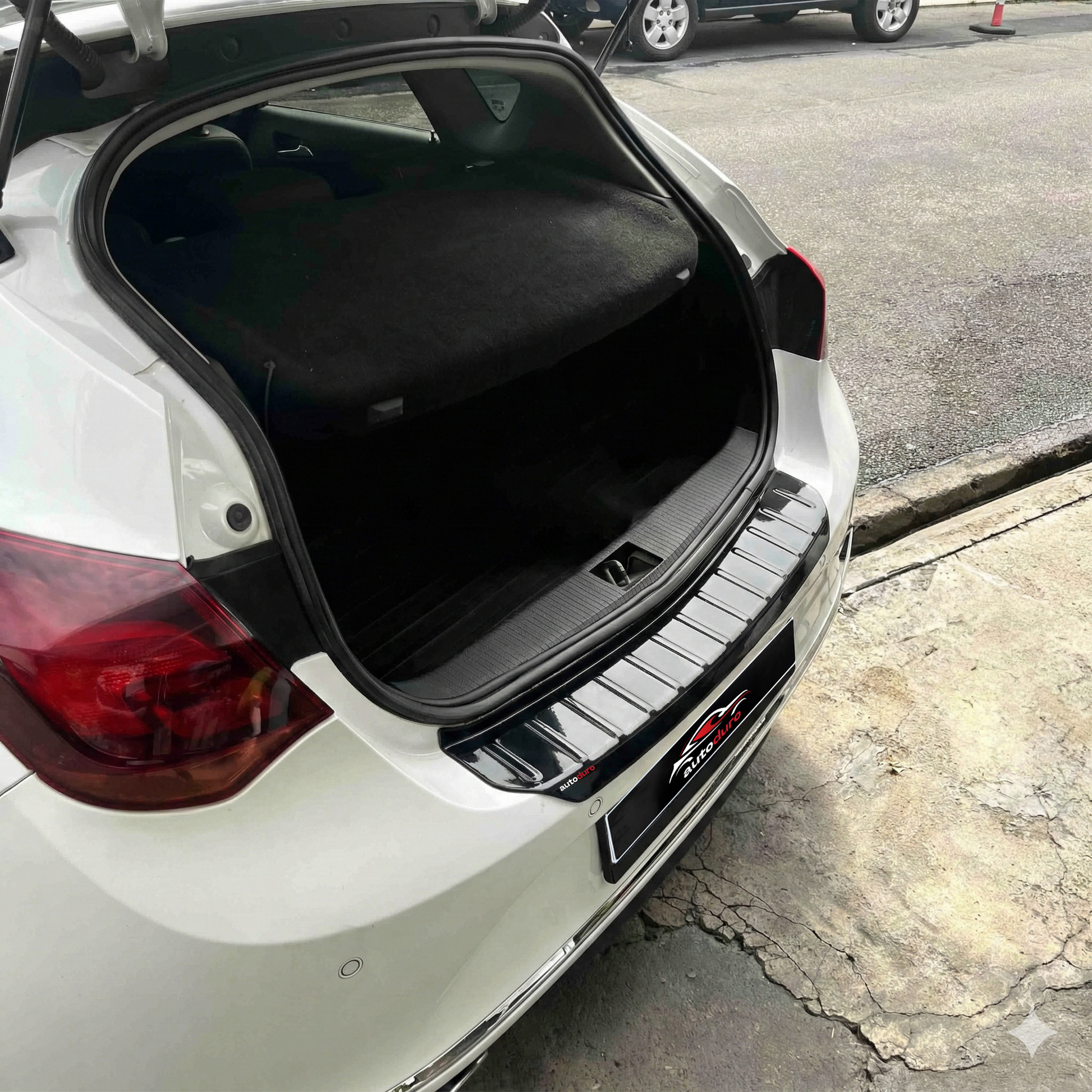 Autoduro Opel Combo 2018 Onwards Rear Bumper Sill Protector Gloss - 39590318-010500-20010101_7